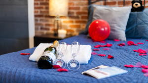 Romantic cabin with champagne and rose petals, perfect for couples’ getaways.